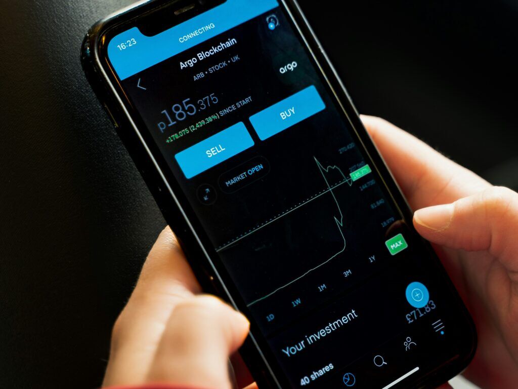 Thousands of Argentinians fell victim to a cryptocurrency scam. | Photo courtesy of Krzysztof Hepner on Unsplash